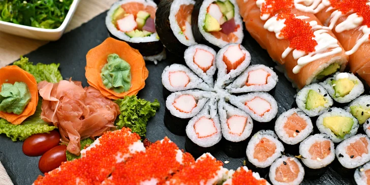 Set 24, 32, 40 nebo 46 kusů sushi i s wakame salátem a nápoji