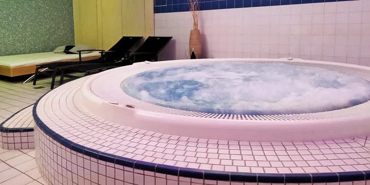 60–120min. privátního wellness v Holešovicích pro dva zamilované: sauny, vířivka a třeba i láhev prosecca