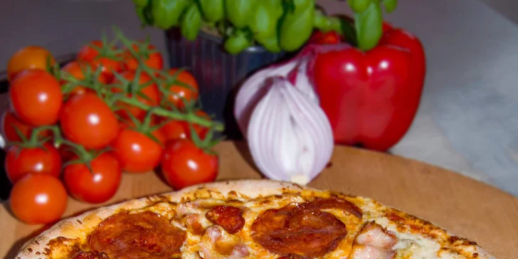 Parádní pizza o průměru 45 cm na odnos s sebou: výběr z 12 druhů