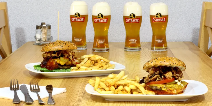Dva macaté burgery s hovězím, slaninou, BBQ i majonézou, hranolky a třeba i 4 piva na zapití