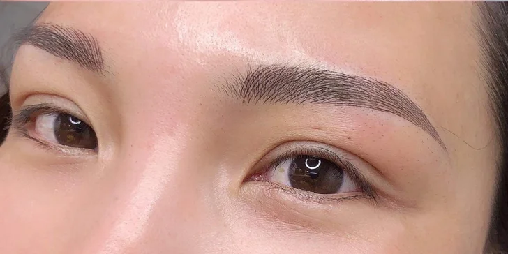 Permanentní make-up: 3D obočí metodou vláskování či kontura i výplň rtů