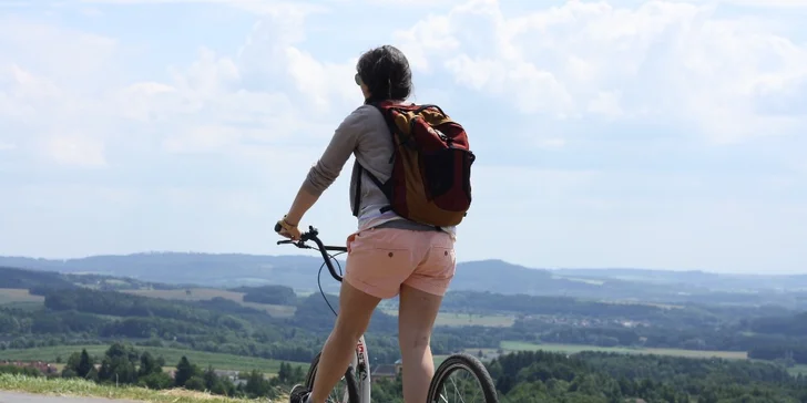 Na koloběžce z Kozákova na Malou Skálu. Skvělý výlet pro rodinu, nebo partu přátel