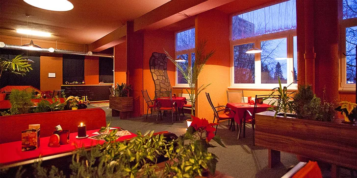 Pizza o průměru 33 cm dle výběru: Spinaci, Diavolo, Mexico i Vegetariana a další