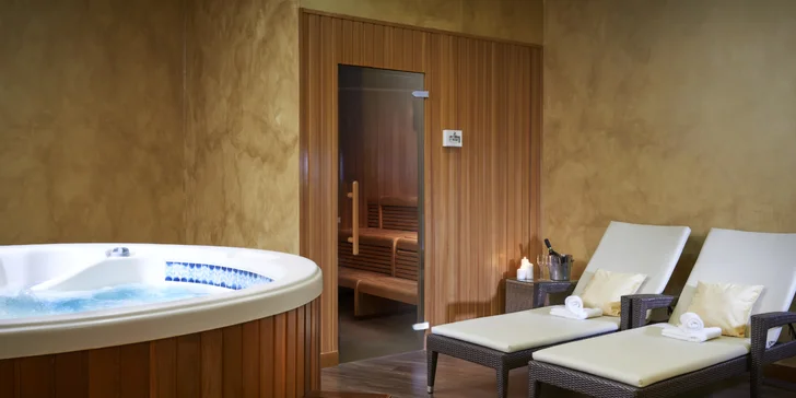 Romantické tříchodové menu i s láhví vína a privátním spa na 60, 75 či 120 min.