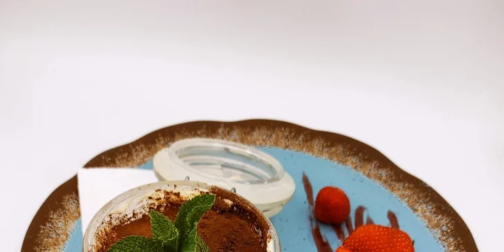 Cappuccino, espresso i ledové frappé s dortem podle výběru pro 1 i 2 osoby