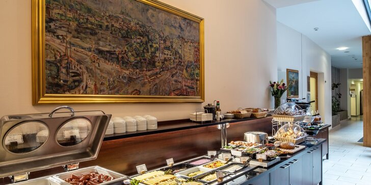 Pobyt v Praze: hotel na Novém Městě se snídaněmi, večeří, wellness i okružní jízdou