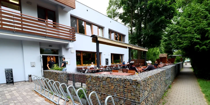 Thajská kuřecí polévka a variace sorbetů se sezónním ovocem pro 2 osoby
