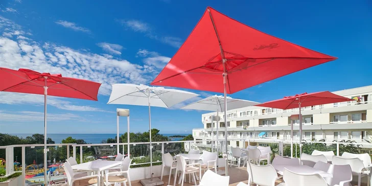 Dovolená na Istrii: hotelu u pláže, bazény, polopenze a dítě do 12 let zdarma