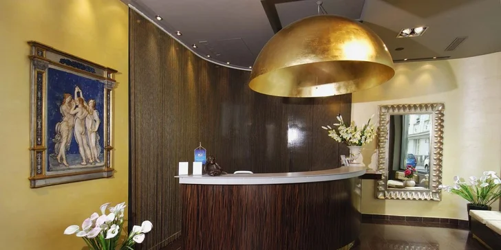 Dovolená v centru Prahy: 4* hotel se snídaněmi, obědem a okružní jízdou po městě