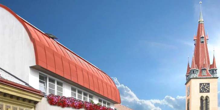 Dovolená v centru Prahy: 4* hotel se snídaněmi, obědem a okružní jízdou po městě
