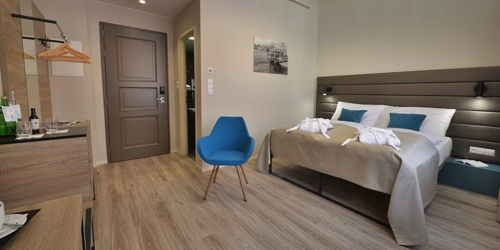Letní i podzimní dovolená v centru Prahy: 4* hotel blízko Václaváku, jídlo i okružní jízda městem