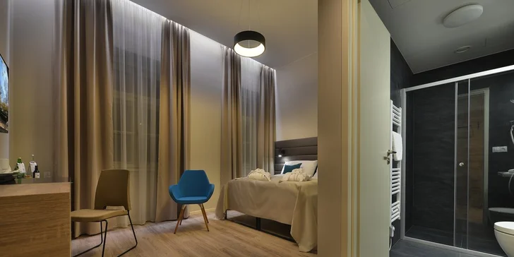 Letní i podzimní dovolená v centru Prahy: 4* hotel blízko Václaváku, jídlo i okružní jízda městem