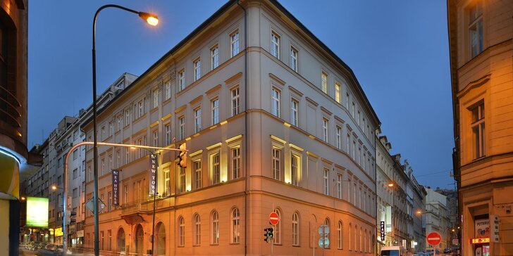 Letní i podzimní dovolená v centru Prahy: 4* hotel blízko Václaváku, jídlo i okružní jízda městem