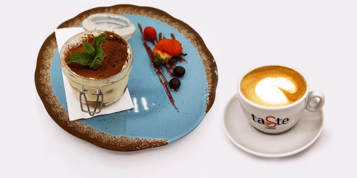 Cappuccino, espresso i ledové frappé s dortem podle výběru pro 1 i 2 osoby