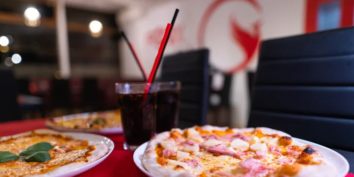 Pochutnejte si: pizza Margherita nebo další dle výběru z jídelního lístku