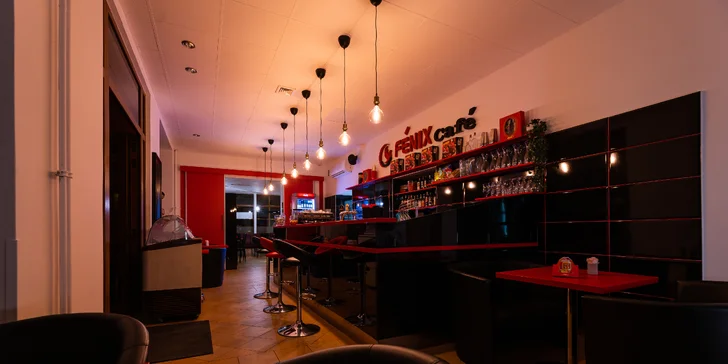 Burger s masem z žebra irského býčka, chilli papričkami a steakovými hranolky