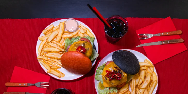 Burger s masem z žebra irského býčka, chilli papričkami a steakovými hranolky