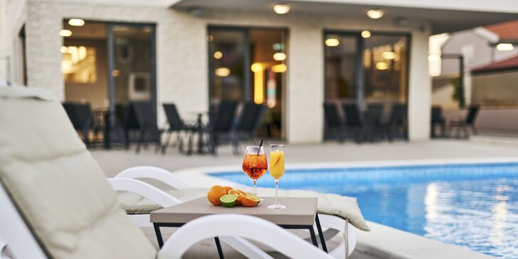Letní dovolená v Chorvatsku: nový aparthotel s venkovním bazénem a snídaní