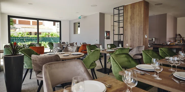 Letní dovolená v Chorvatsku: nový aparthotel s venkovním bazénem a snídaní