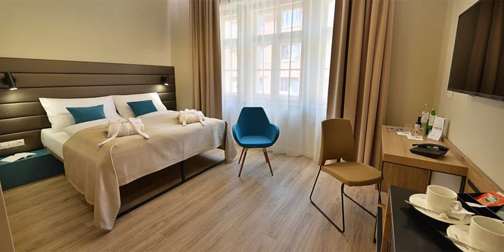 Letní i podzimní dovolená v centru Prahy: 4* hotel blízko Václaváku, jídlo i okružní jízda městem