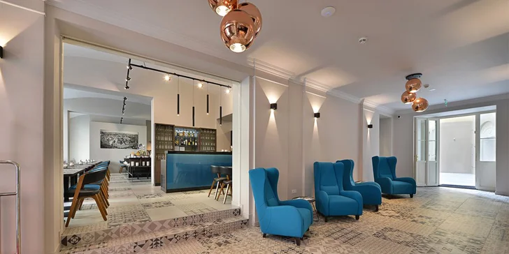 Letní i podzimní dovolená v centru Prahy: 4* hotel blízko Václaváku, jídlo i okružní jízda městem