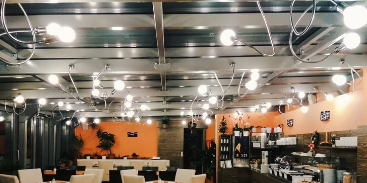 Dovolená v centru Prahy: 4* hotel se snídaněmi, obědem a okružní jízdou po městě