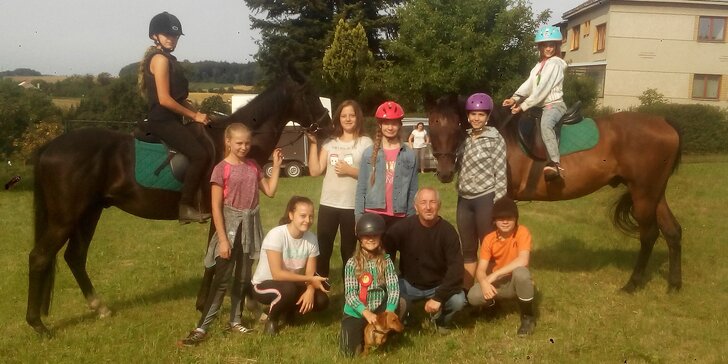 Letní jezdecký tábor pro děti od 7 let: aktivity s koňmi, hry, zábava i výlety