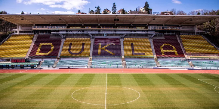 Celosezonní permanentka na Duklu: klasická sedačka i VIP nebo skybox s občerstvením na Julisce