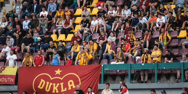 Celosezonní permanentka na Duklu: klasická sedačka i VIP nebo skybox s občerstvením na Julisce
