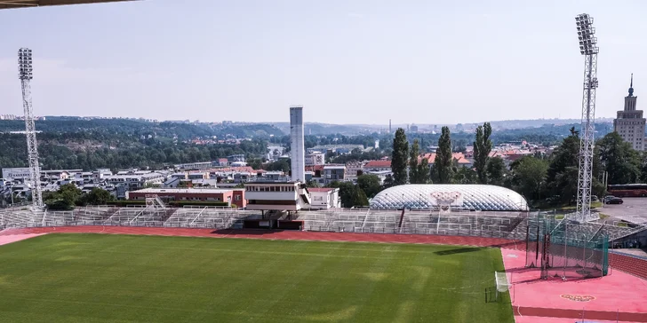 Celosezonní permanentka na Duklu: klasická sedačka i VIP nebo skybox s občerstvením na Julisce