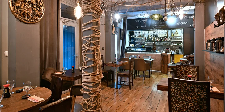 Sushi sety s 16 až 46 ks i wakame, taštičky gyoza, polévka a závitky