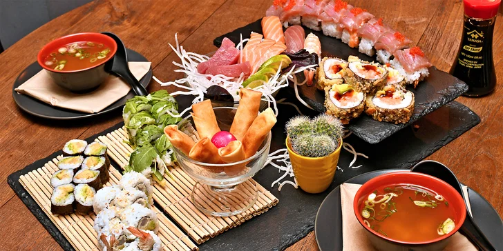 Sushi sety s 16 až 46 ks i wakame, taštičky gyoza, polévka a závitky