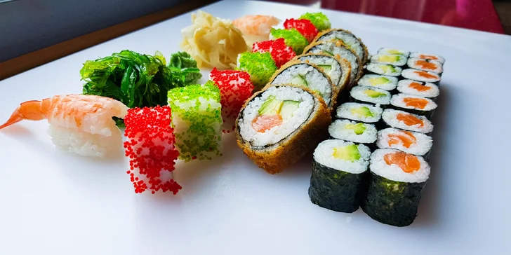 Sushi sety s 32 až 53 ks: krab, krevety, tuňák, okurka, avokádo i losos