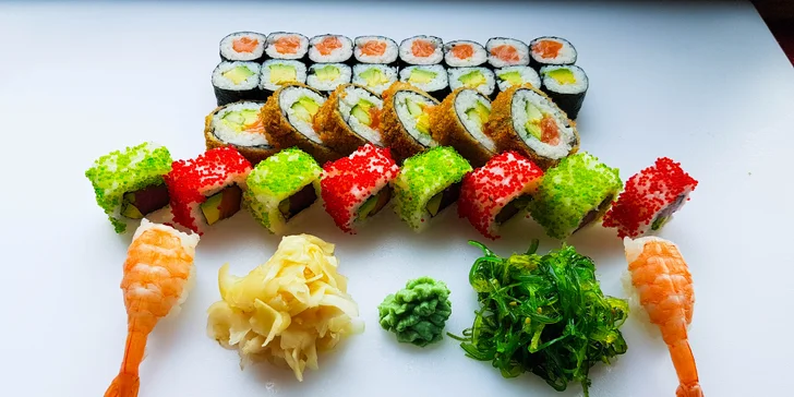 Japonská Ostrava: set 32 či 50 ks sushi s rybami, krevetami i avokádem