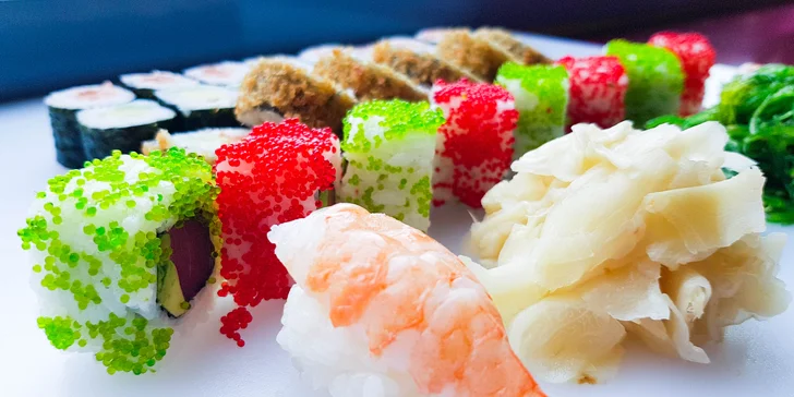 Japonská Ostrava: set 32 či 50 ks sushi s rybami, krevetami i avokádem