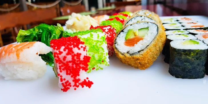 Japonská Ostrava: set 32 či 50 ks sushi s rybami, krevetami i avokádem