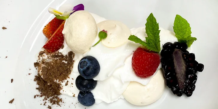 Luxusní restaurace v zeleni: degustační šestichodové menu pro 2 osoby