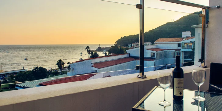 Každý pokoj má vlastní balkon či terasu, na moře tedy budete mít krásný výhled. 