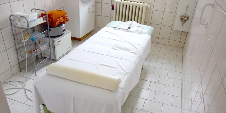 Na závěr přijde klasická masáž, která pomáhá uvolnit napětí a stres, ale také odblokovat bolesti a zatuhlost svalů. 