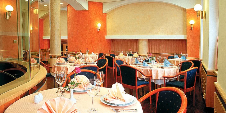 Kuřecí, hovězí nebo vepřový burger podle výběru a hranolky pro 1 i 2 osoby ve 4* hotelu