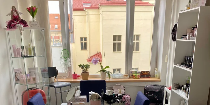 Make-up s vizážistkou Niki: kurz líčení až pro 2 s možností balíčků kosmetiky