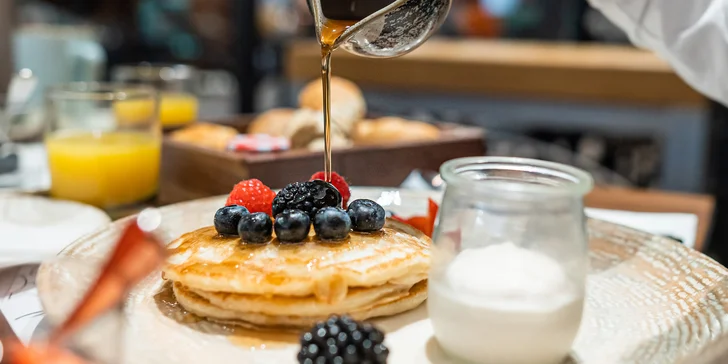5* hotel Marriott v centru Prahy: snídaně a občerstvení nebo brunch, parkování a jízdenka na MHD