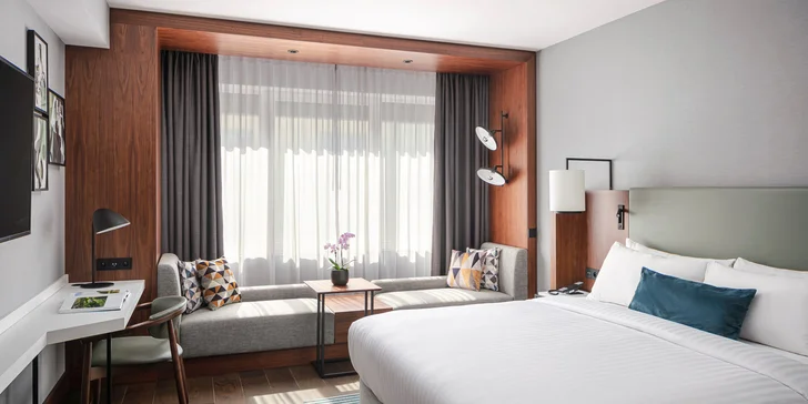 5* hotel Marriott v centru Prahy: snídaně a občerstvení nebo brunch, parkování a jízdenka na MHD