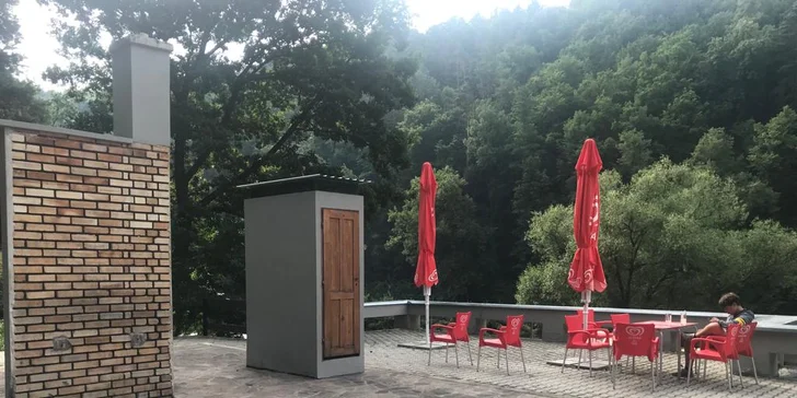 Grilovaná žebírka na medu s opečenými brambory pro 1 nebo 2 osoby