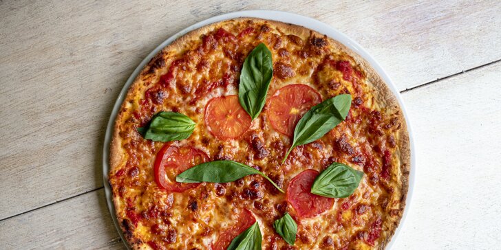 Pizza s sebou o průměru 32 cm: Šunková, Margarita, Hawai i Capricciosa