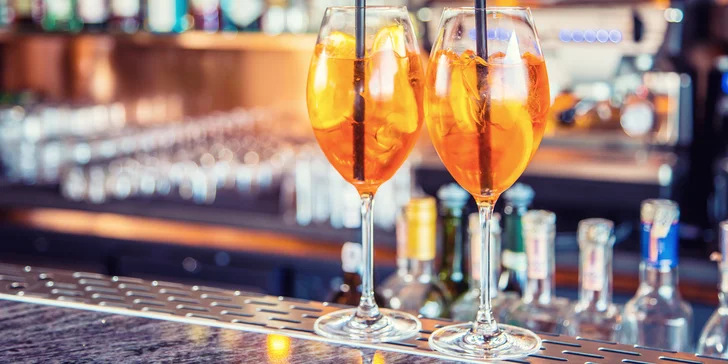 Skvělé letní osvěžení na Staroměstském náměstí: Aperol Spritz pro dva