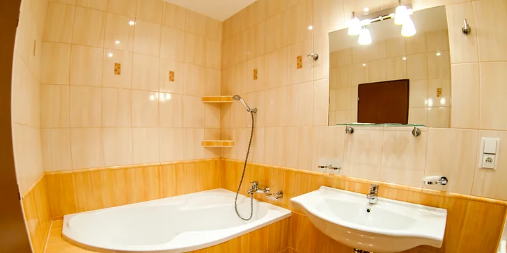 Dovolená v Beskydech: hotel se snídaněmi nedaleko Velkých Karlovic i Pusteven