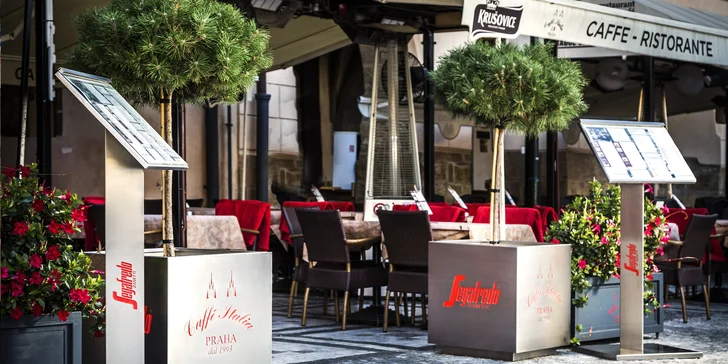 Skvělé letní osvěžení na Staroměstském náměstí: Aperol Spritz pro dva