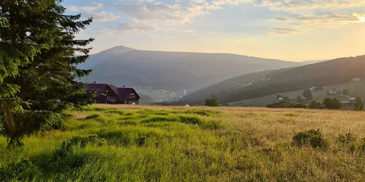 Až 15denní pobyt přímo v Peci pod Sněžkou: horská bouda, polopenze a turistická karta