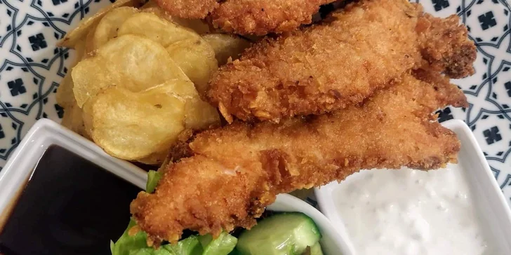 Kuřecí stripsy, bramborové chipsy a nápoj podle výběru pro 1 i 2 osoby